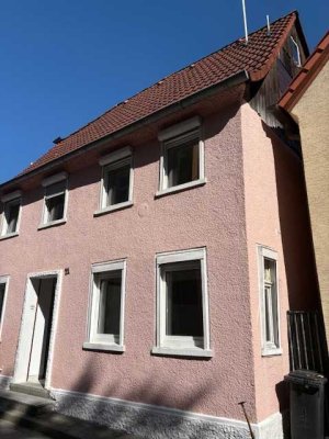 Kernsanierungsbedürftiges Stadthaus sucht neuen  Eigentümer