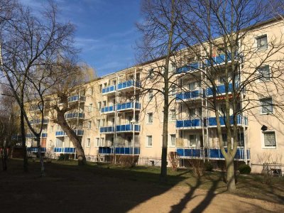 Altersgerechte Wohnung im Erdgeschoß mit großem Balkon und Dusche!