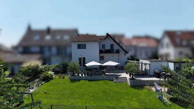 Freistehendes Einfamilienhaus mit großzügiger Grundstücksfläche mit Potenzial für einen  Anbau