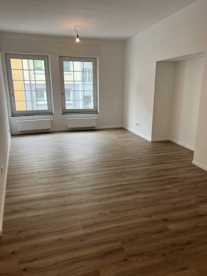 Erstbezug nach Sanierung mit Balkon: 2,5-Zimmer-EG-Wohnung