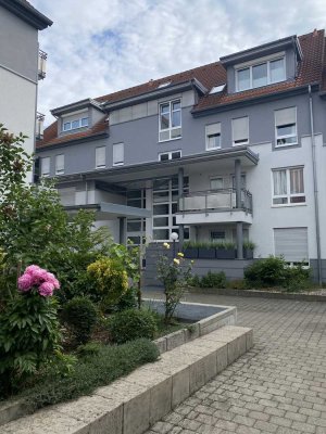 Sehr gepflegte 2,5-Zimmer-Wohnung mit Balkon im Herzen von Böblingen
