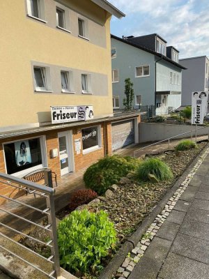 Schöne renovierte 3 Zimmer DG Wohnung mit Balkon im 3 MFH