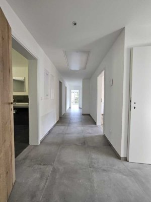 Erstbezug! 3-Zimmer Dachgeschosswohnung mit Loggia