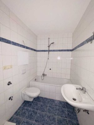 5. Etage, voller Ausblick – 20 % Treppenrabatt! 3 Zimmer, Küche, Bad, Balkon