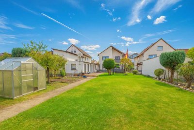 Charmantes 2-Familienhaus mit zusätzlichem Baugrundstück – vielseitige Nutzungsmöglichkeiten!