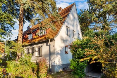 Charmantes Sanierungsobjekt mit großem Garten in ruhiger Lage