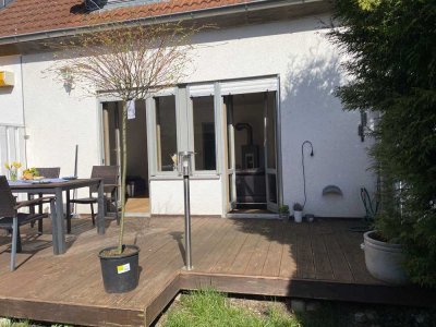 Freundliches, helles Reihenmittelhaus mit fünf Zimmern und Schwedenofen in Nürnberg