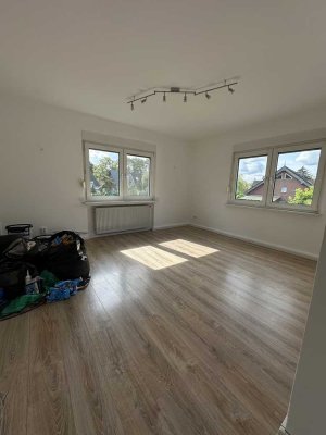 Frisch renovierte 4-Zimmer-Wohnung mit Garten in Duisburg