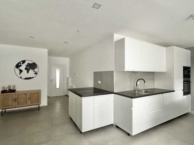 Neubau: helle, ruhige 4 Zimmerwohnung mit eigenem Garten und Terrasse