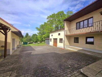 4.361 m² Bauland in toller Lage für Ihre Ideen! --Liegenschaft mit zwei separaten Wohneinheiten, Nebengebäude, Innenhof, vielfältige Nutzung, große Fläche nahe Hollabrunn