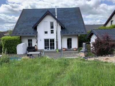 Provisionsfrei: Freistehendes Einfamilienhaus mit Erdwärmepumpe - naturnah und verkehrsgünstig