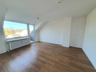 Top 3 Zimmer Dachgeschosswohnung mit  2 Balkonen in Köln-Lind !