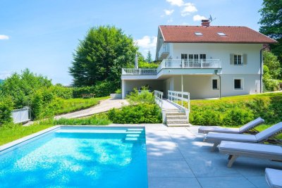 VELDEN - 700 qm Strand &amp; traumhafte SEEBLICKVILLA mit Outdoorpool in idyllischer Waldrandlage am WÖRTHERSEE