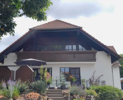 Schöne 3-Zimmer-DG-Wohnung mit Balkon und EBK, 10km von Fulda