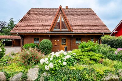Gemütlich, natürlich, nachhaltig: Blockbohlen-Einfamilienhaus mit viel Platz für seine Bewohner.