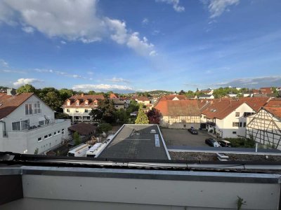 Attraktive und vollständig renovierte 3,5-Zimmer-Dachgeschosswohnung mit EBK in Neckarbischofsheim