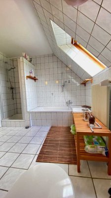 Möbliertes Berufspendlerzimmer in Berufspendlerwohngemeinschaft frei