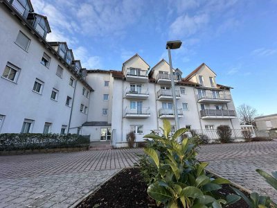 Helle 2-Zimmer-Dachgeschosswohnung mit Balkon und Stellplatz in zentraler Lage von Röthenbach