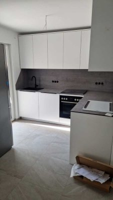 Erstbezug nach Sanierung: Geschmackvolle 3-Zimmer- Wohnung mit lux. Innenausstattung