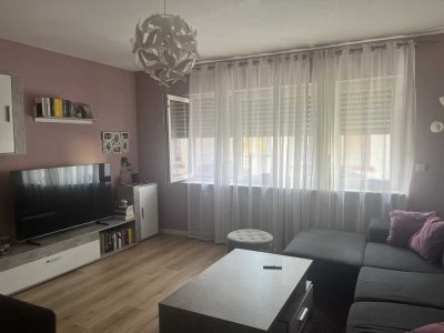 Hochwertig kernsanierte zwei Zimmer Wohnung in Frankfurt am Main, Schwanheim