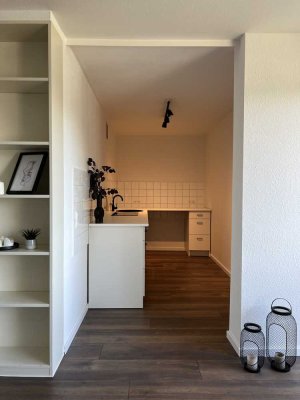 1-Zimmer Apartment – viel Grün und Sonne – neu renoviert - Aufzug im Gebäude – Blick auf Wald