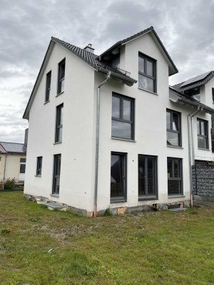 DHH - Neubau - Baubeginn bereits erfolgt-hell-ruhig-modern-energetisch-hochwertig in herrlicher Lage