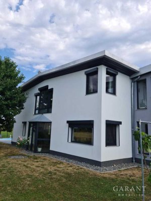 Villa mit Pool plus Showroom  und komplett erneuerte Werkstatt