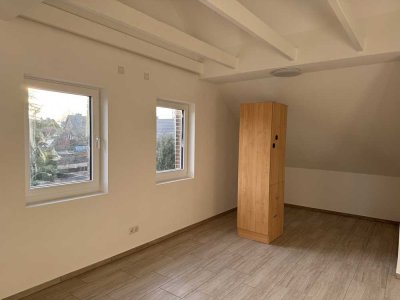 Erstbezug nach Sanierung mit Einbauküche: Schöne 2-Zimmer-DG-Wohnung mit geh. Innenausstattung