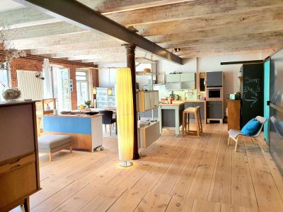 Geschmackvolle 3-Raum-Loft-Wohnung mit geh. Innenausstattung mit Balkon und EBK in Altona-Altstadt