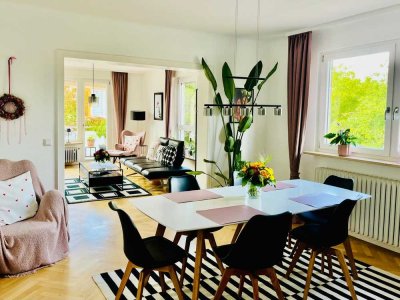 Charmante 5-Zimmer-Wohnung mit gehobener Innenausstattung, Einbauküche und Garage in Nürtingen