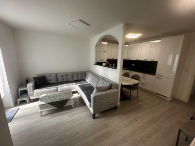 Schöne, zwei Zimmerwohnung mit stilvoller Mobilisierung und Terrasse in zentraler Lage