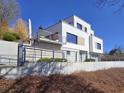 Moderne Villa im Bauhausstil mit Fahrstuhl, im malerischen Bad Blankenburg – Eleganz und Komfort am