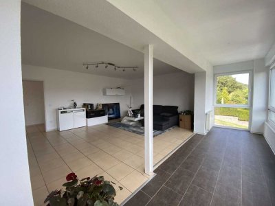 Attraktive Wohnung mit Wintergarten, Garten und Stellplätzen in ruhiger Lage von Rodalben
