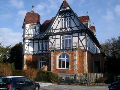 Schöne  4-Zimmer-Altbauwohnung in einer Villa