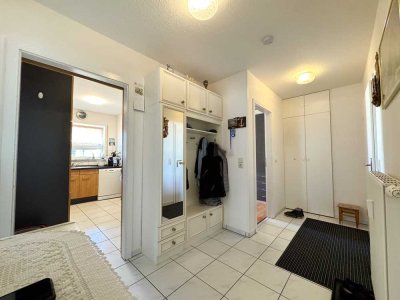 Helle 4 Zi. Hochparterre mit TG Stellplatz in begehrter Lage