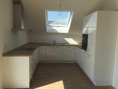 Stilvolle, neuwertige 3-Raum-Wohnung mit gehobener Innenausstattung mit Balkon und EBK in Nordheim