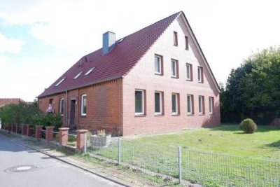 gepflegtes Mehrfamilienhaus mit 3 Wohneinheiten, 4-Zimmerwohnung zur Eigennutzung frei !