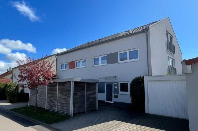 Durchdachte und großzügige Doppelhaushälfte mit Energieeffizienklasse A+