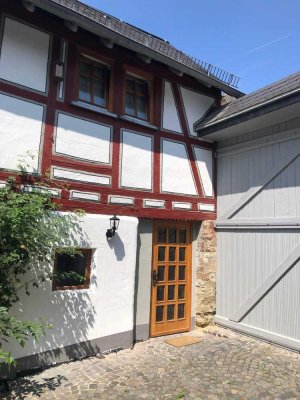 Leben im Denkmal. Schöne 2-Zimmer-Wohnung mit Einbauküche in Brechen