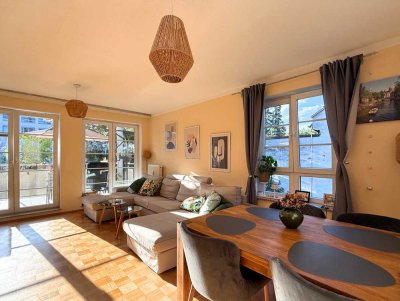 STILVOLL WOHNEN ZWISCHEN STADT UND GRÜN: Zentrale 2-Zimmer EG-WHG inkl. TG-Stellplatz und Balkon