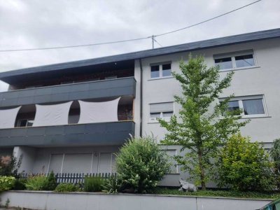 Ansprechende 3-Zimmer-EG-Wohnung mit Balkon und Einbauküche in Aidlingen