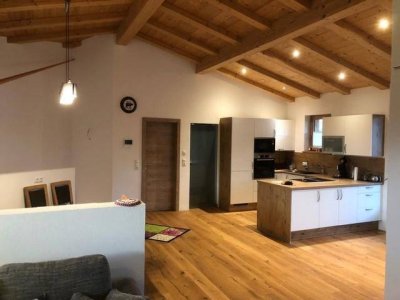 Neue 102m² Maisonette mit Loggia Garten und 2 Parkplätzen
