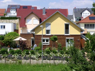 Neuwertiges Einfamilienhaus, energieeffizient , mit Wärmepumpe in ökologischer Holzbauweise