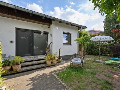 Großzügiger Bungalow mit Jacuzzi, Sauna und Doppelgarage in Uttenreuth – Wohnen auf einer Ebene