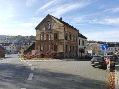 DENKMAL- Kleines Mehrparteienhaus im schönen möchte Markneukirchen zu neuem Leben erweckt werden