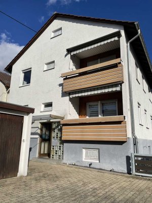 Helle 4-Zimmer-Wohnung mit Balkon und Einbauküche in Frickenhausen