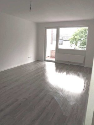 Sehr schöne sanierte 2 Zimmer Wohnung mit Balkon mit WBS in Duisburg zu vermieten