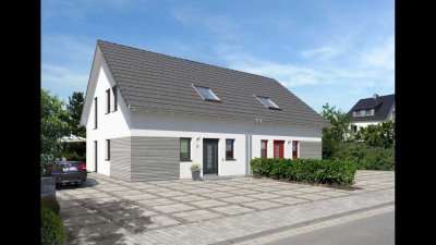 Traumhaftes Zweifamilienhaus auf parkähnlichem Grundstück !