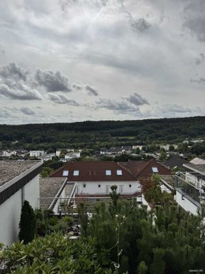 Familienfreundliche 5-Zimmer-Wohnung mit Terrasse, Pool und traumhafter Aussicht