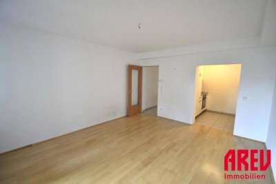 FREUNDLICHE 2-ZIMMERWOHNUNG IN ZENTRALER LAGE - TOP 19